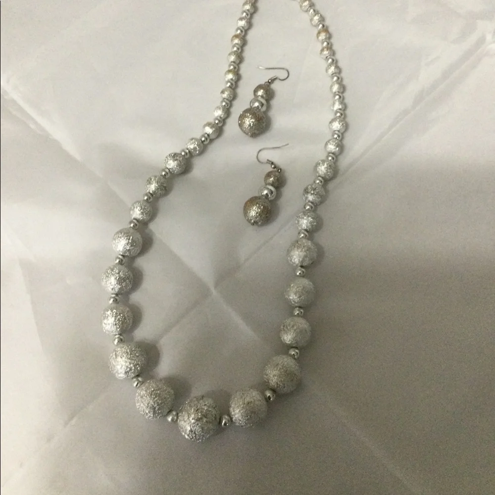 Vintage Silver Ball Necklace & Wire Earring Set - Picture 4 of 7